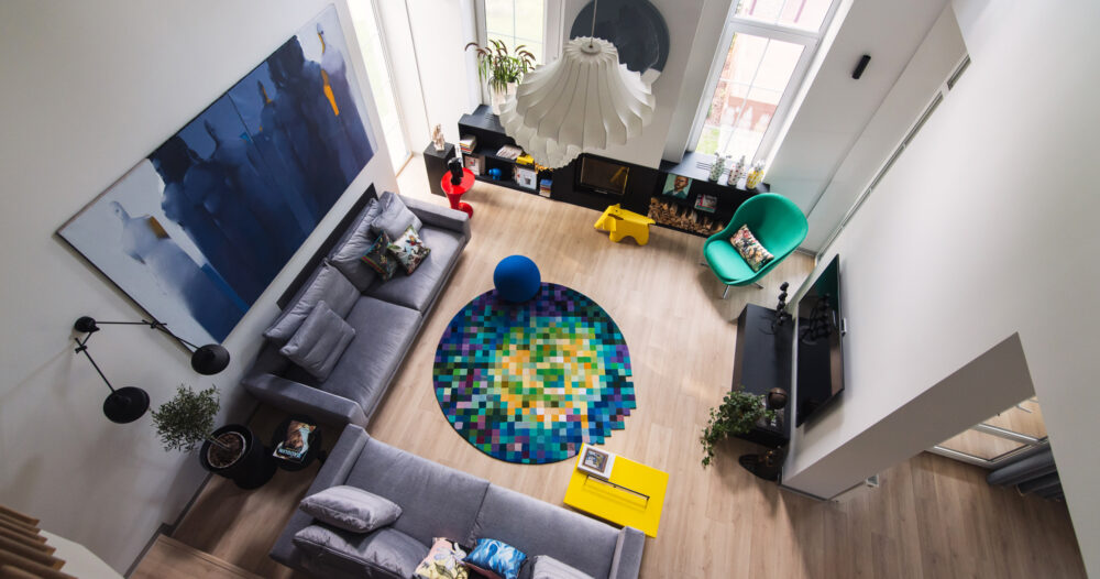 Which sofa is better: corner or straight